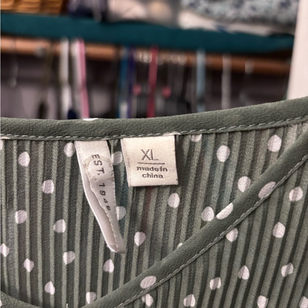EST Top army green with polka dots